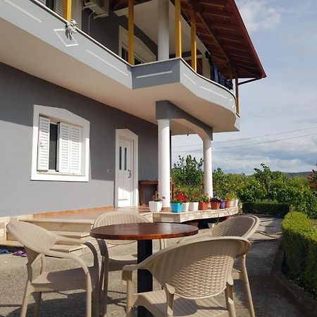Rent Rooms Sakolli Berat Exterior photo